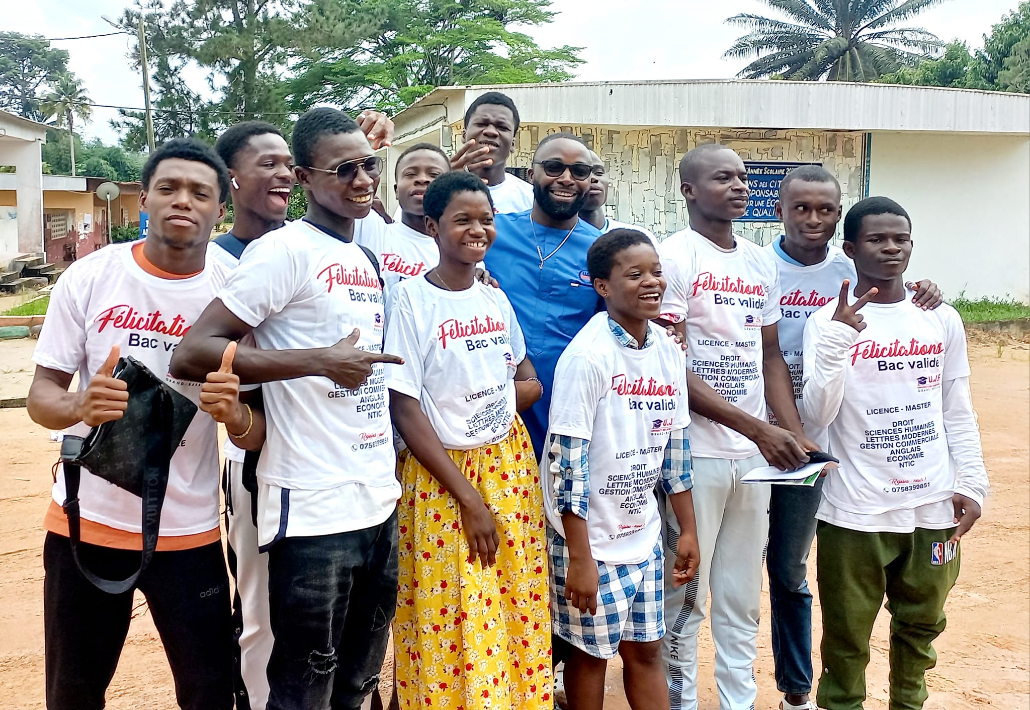 L’Université de l’Atlantique Félicite les Nouveaux Bacheliers du BAC 2024 et Offre des Tee-Shirts à San Pedro, Grand-Bassam et Aboisso